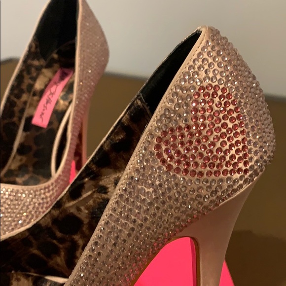 😍 Betsey Johnson Glitzeee Blush Pink Heels 😍 - Picture 6 of 9